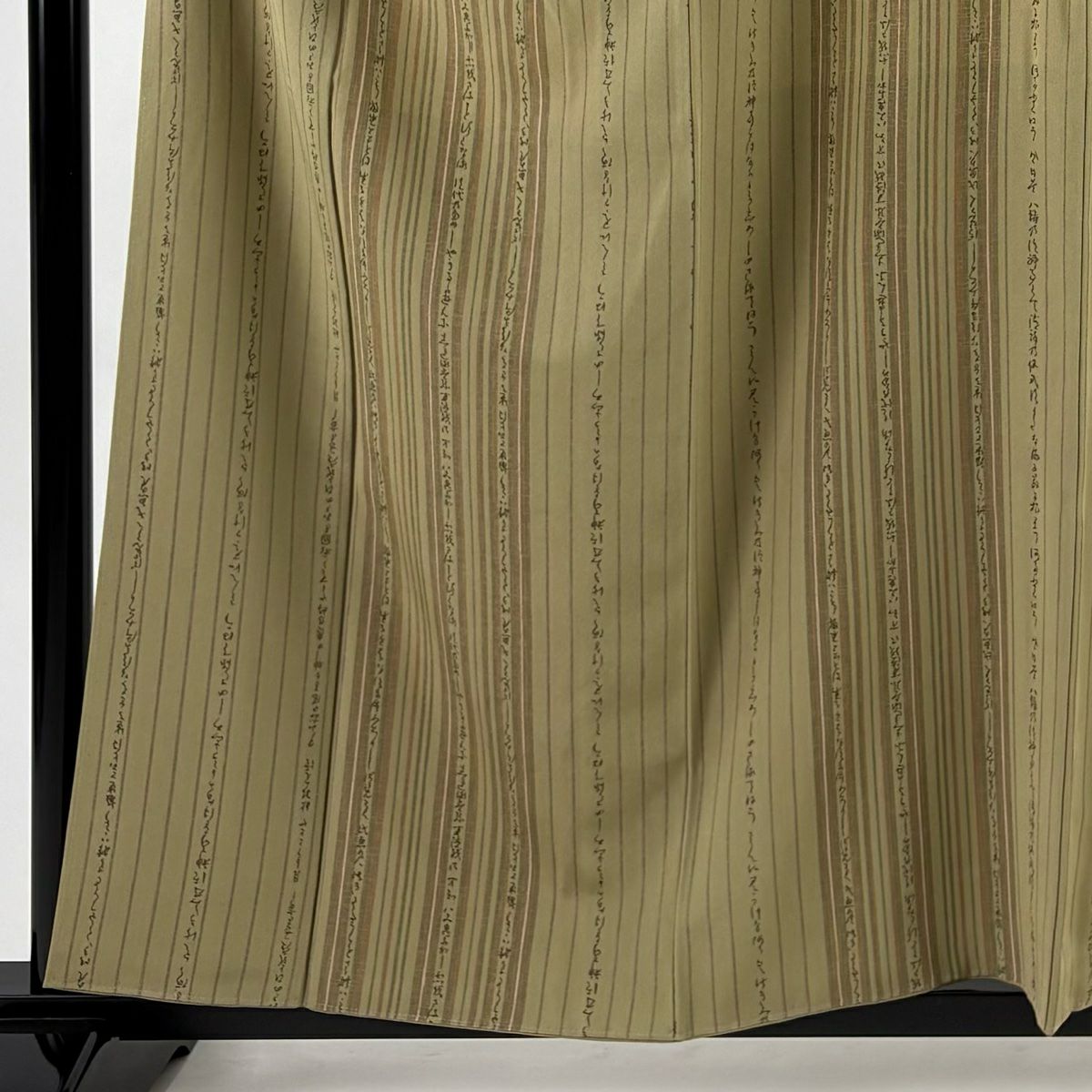 【美品】 付下 身長157cm 袖長65cm M 雙層 川村久太郎 落款あり 文字文 縱條紋 抹茶 純蠶絲 名品級