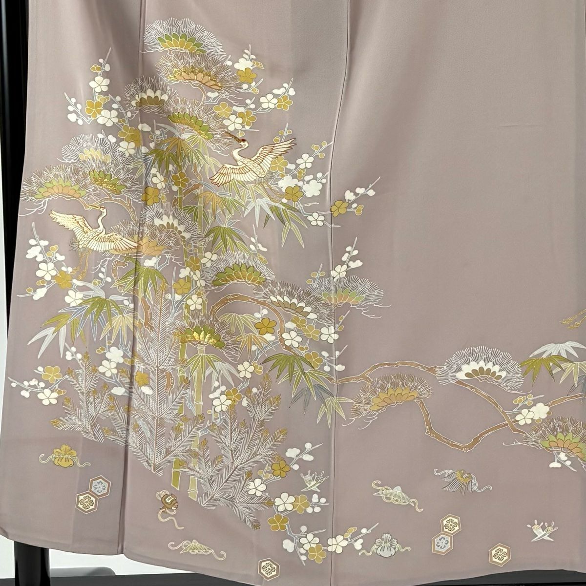 色留袖禮服 身長155.5cm 袖長65.5cm M 單層 千總 落款あり 松樹竹子梅花 仙鶴 金金箔 金銀彩 灰紫 純蠶絲 逸品級 三つ紋
