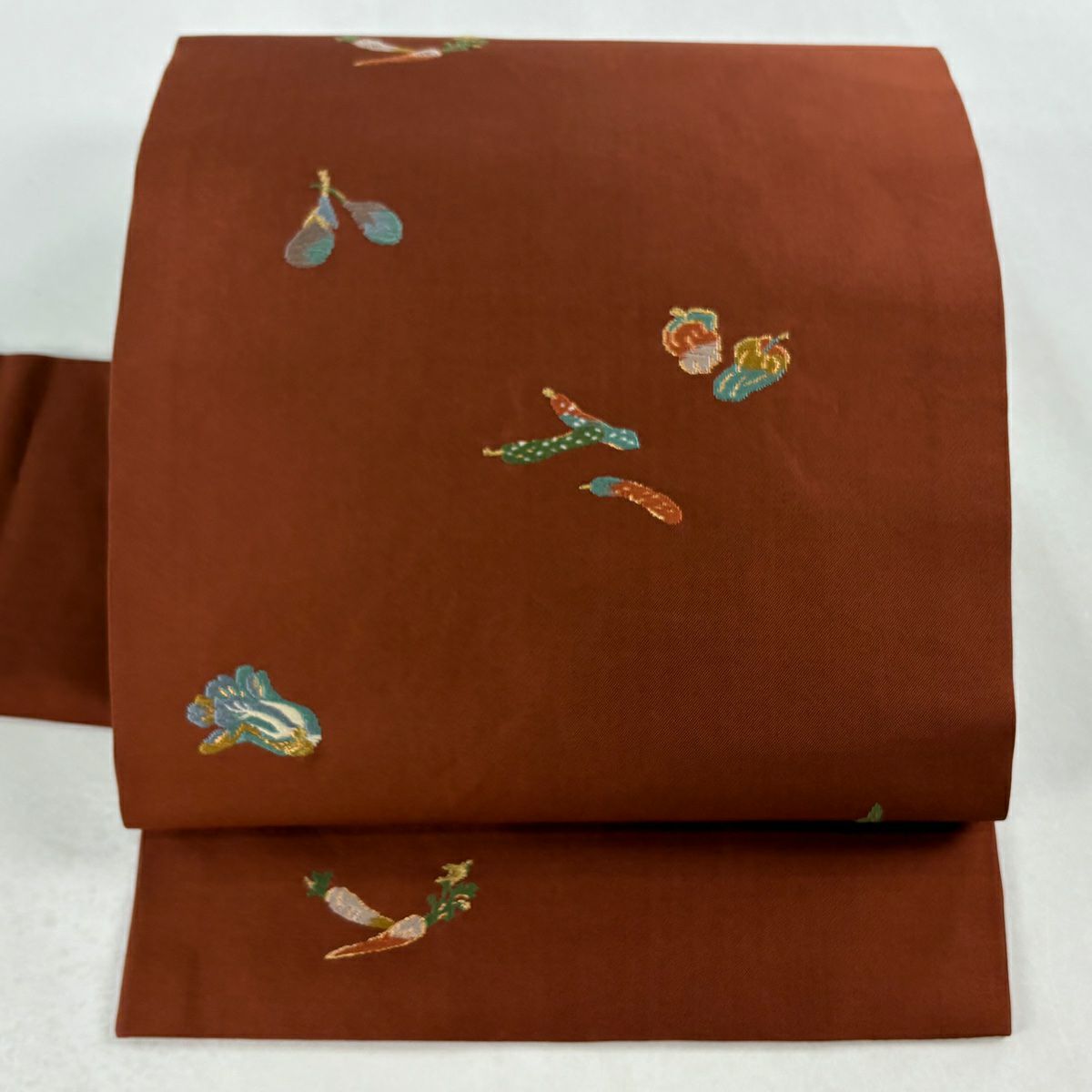 【美品】 名古屋帶 秀品級 野菜 葉與實 刺繡 金絲 紅茶 純蠶絲