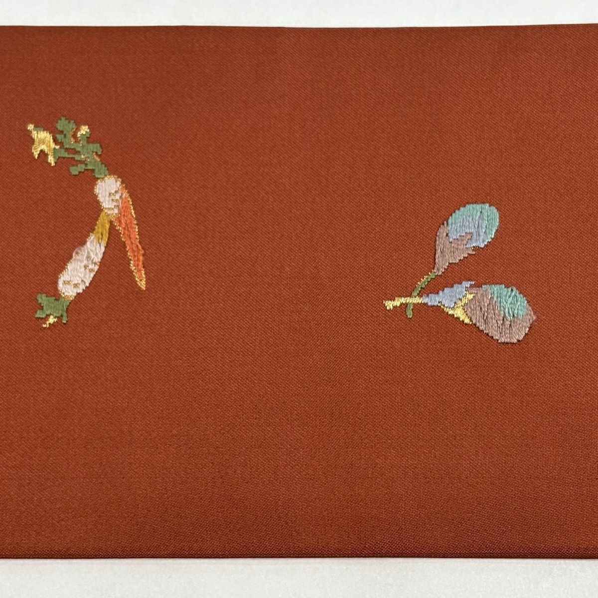 【美品】 名古屋帶 秀品級 野菜 葉與實 刺繡 金絲 紅茶 純蠶絲