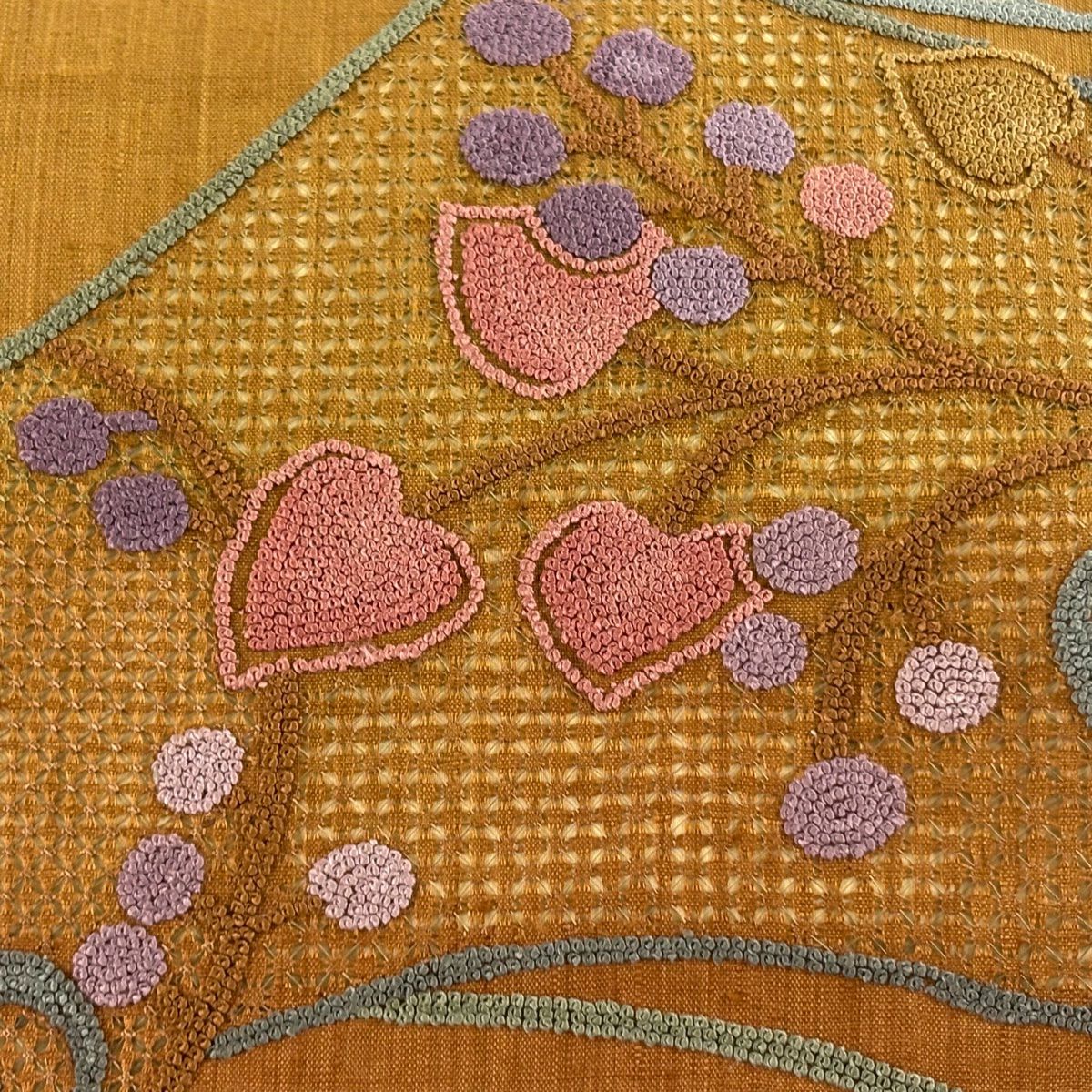 【美品】 名古屋帶 優品級 紬織織地 関西仕立 草花紋 花唐草紋 相良刺繡 汕頭刺繡 山吹茶 純蠶絲