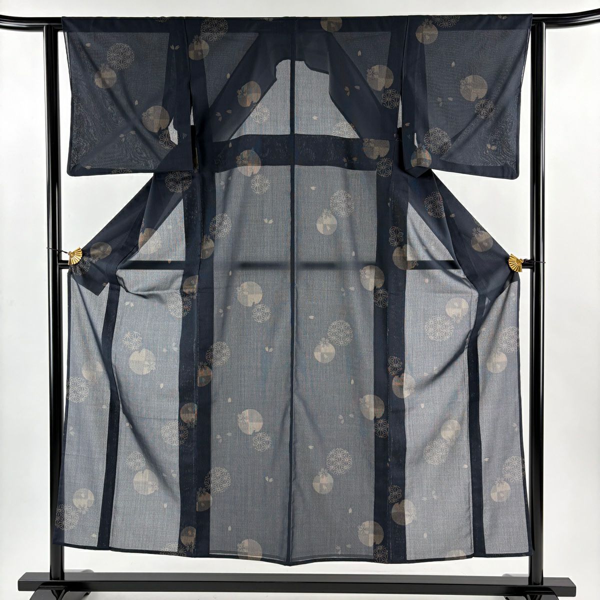 【美品】 小紋 身長152.5cm 袖長61.5cm S 薄物 麻葉 櫻花 墨 黑 化纖 秀品級