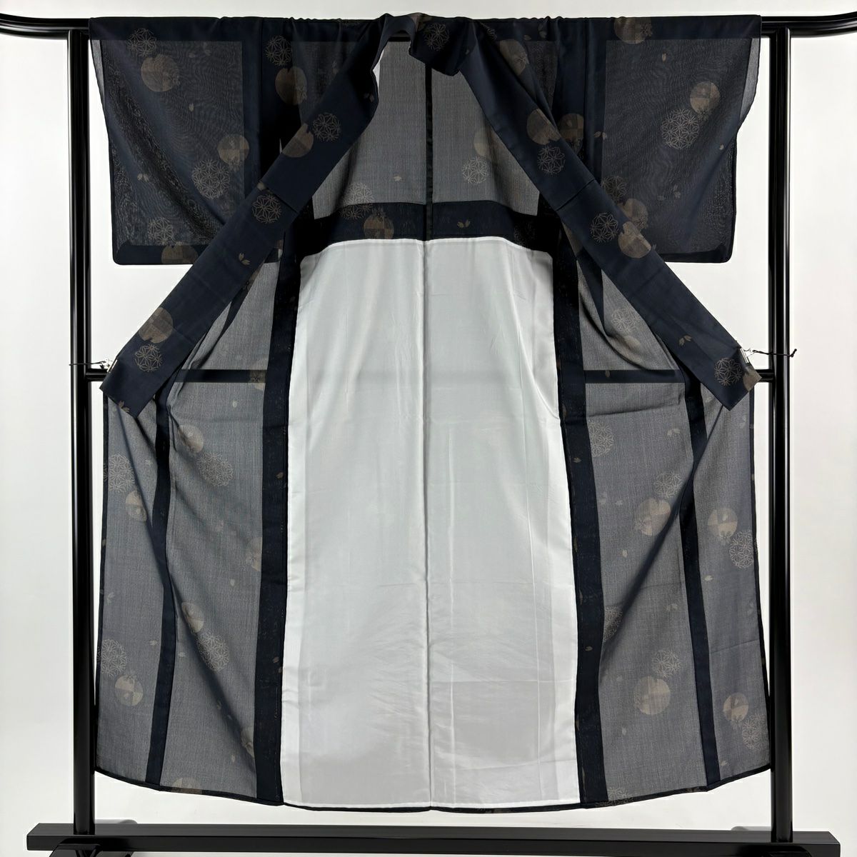 【美品】 小紋 身長152.5cm 袖長61.5cm S 薄物 麻葉 櫻花 墨 黑 化纖 秀品級