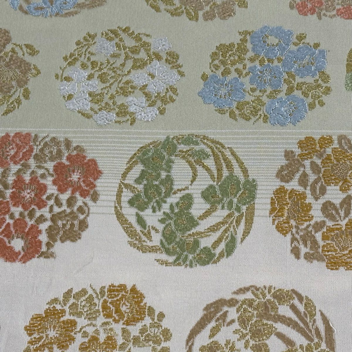 【美品】 袋帶 名品級 唐織織錦 御印文 段紋 金絲 米色 六通 純蠶絲