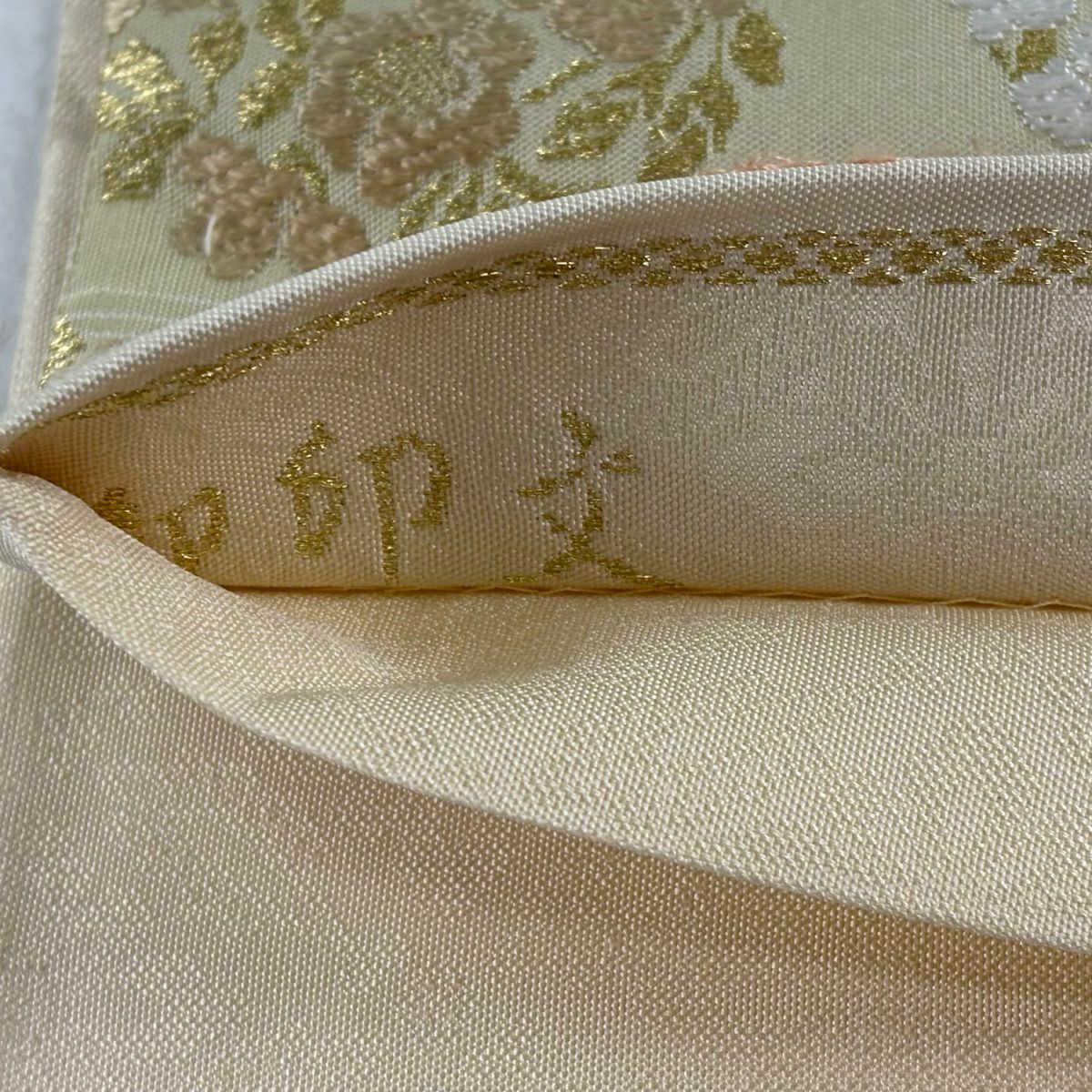 【美品】 袋帶 名品級 唐織織錦 御印文 段紋 金絲 米色 六通 純蠶絲