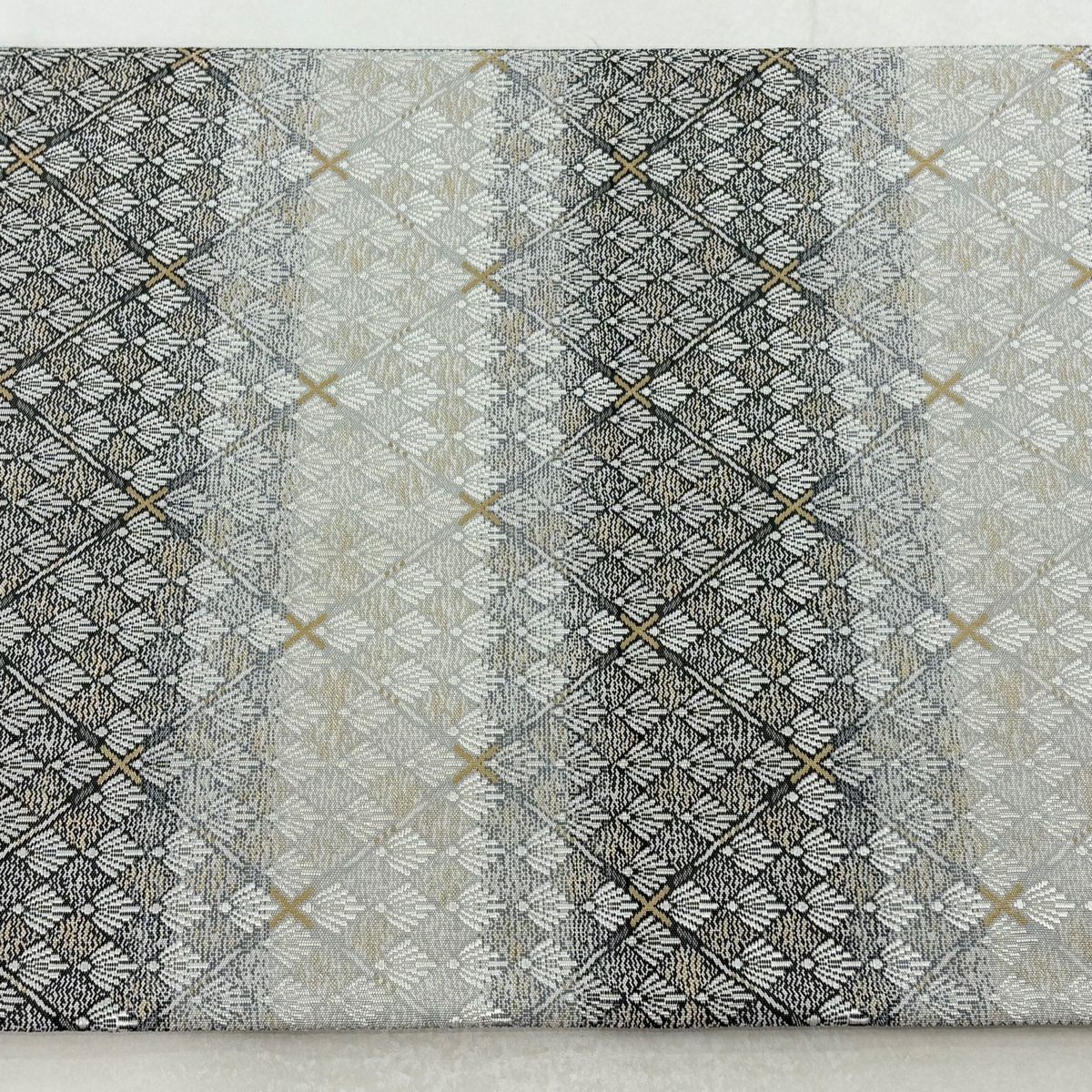 【美品】 袋帶 名品級 斜格子 若松樹 金金箔 灰色 六通 純蠶絲