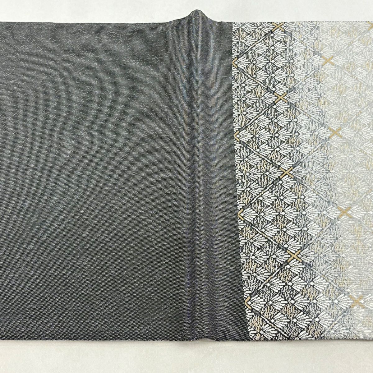 【美品】 袋帶 名品級 斜格子 若松樹 金金箔 灰色 六通 純蠶絲