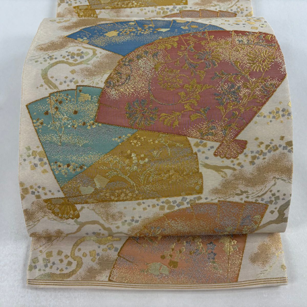【美品】 袋帶 逸品級 川島織物 落款あり 關西仕立 雲扇子 草花紋紋 金銀彩 金金箔 米色 六通 純蠶絲