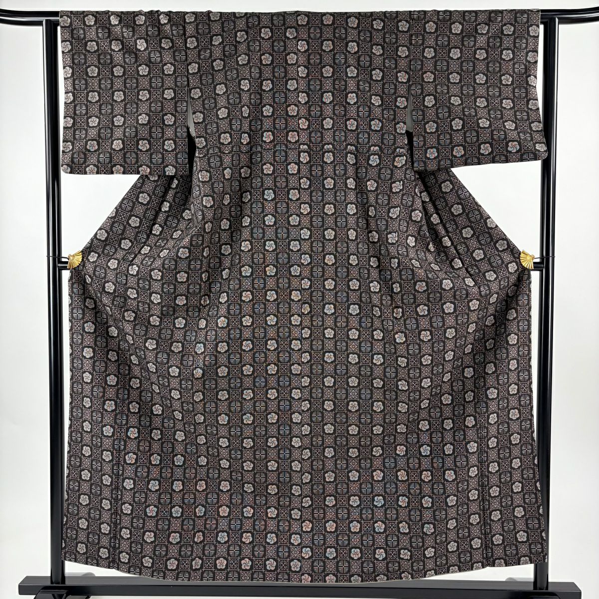 【美品】 大島紬織 身長157cm 袖長61.5cm S 雙層 純泥染 證書附帶 花 花菱 焦茶 正蠶絲 逸品級