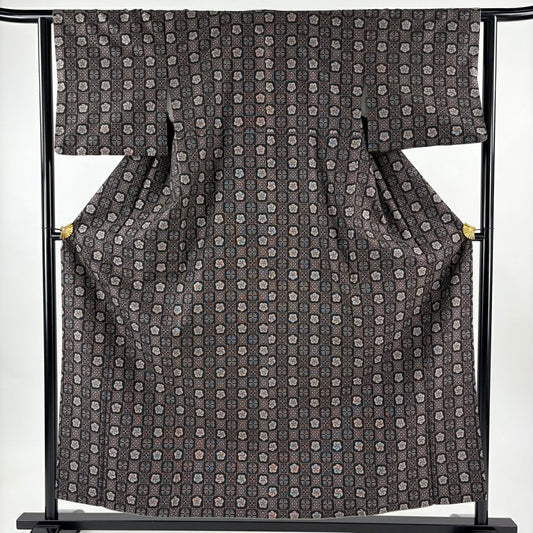 【美品】 大島紬織 身長157cm 袖長61.5cm S 雙層 純泥染 證書附帶 花 花菱 焦茶 正蠶絲 逸品級