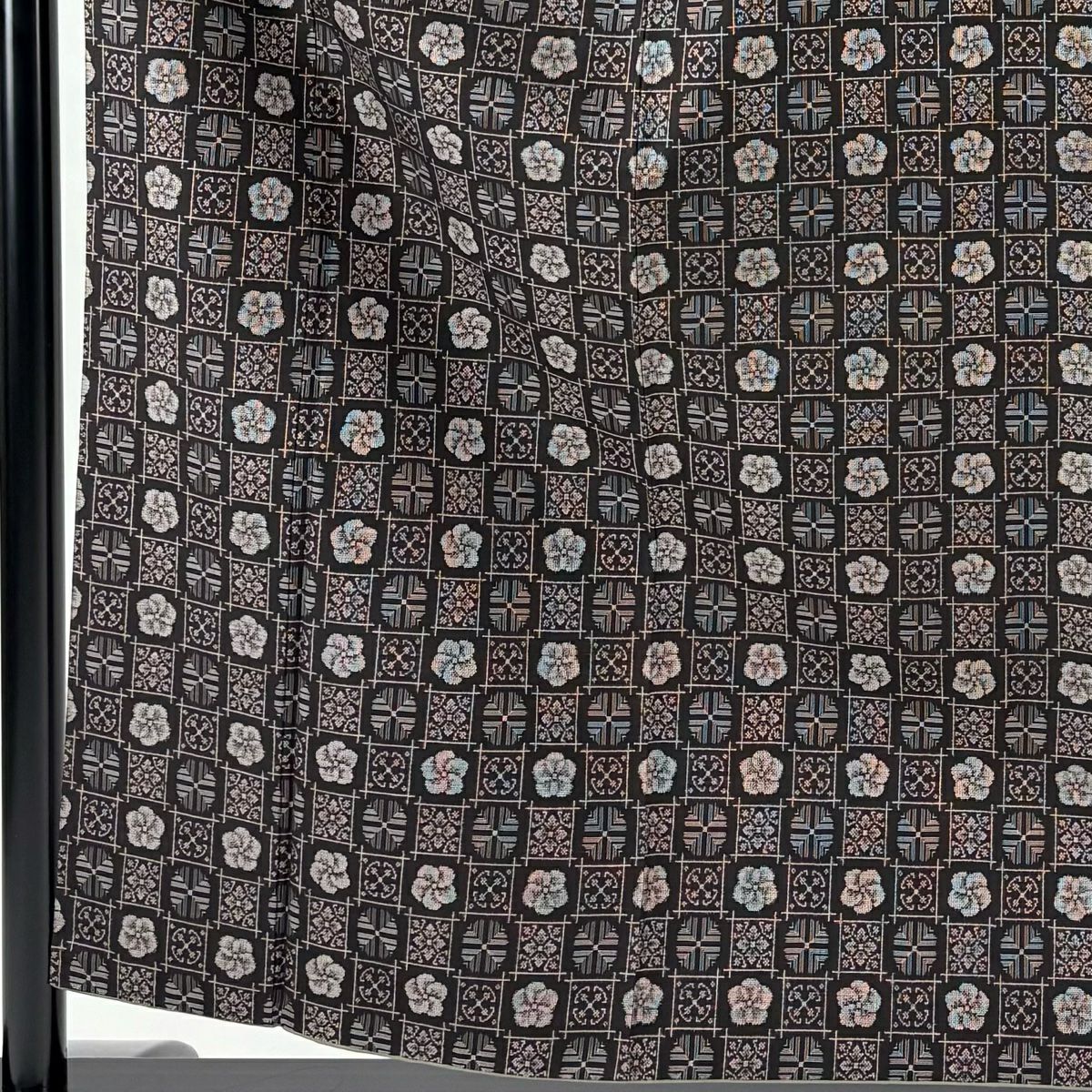 【美品】 大島紬織 身長157cm 袖長61.5cm S 雙層 純泥染 證書附帶 花 花菱 焦茶 正蠶絲 逸品級