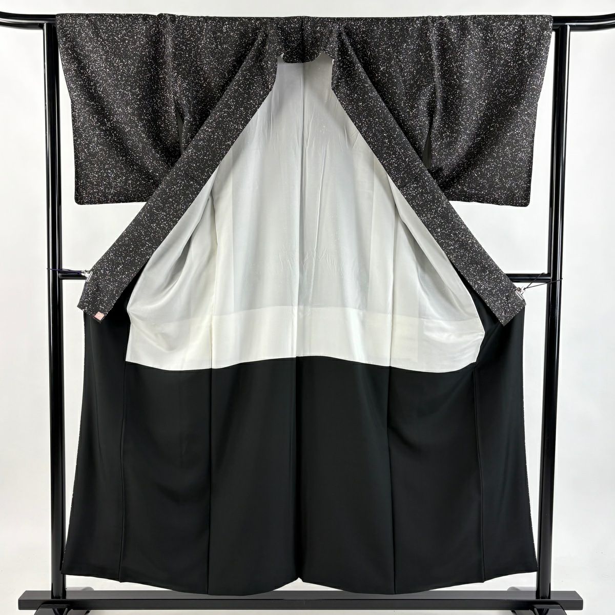 【美品】 小紋 身長154.5cm 袖長62cm S 雙層 牛首紬織織地 落款あり 幾何學圖案 黑 純蠶絲 逸品級