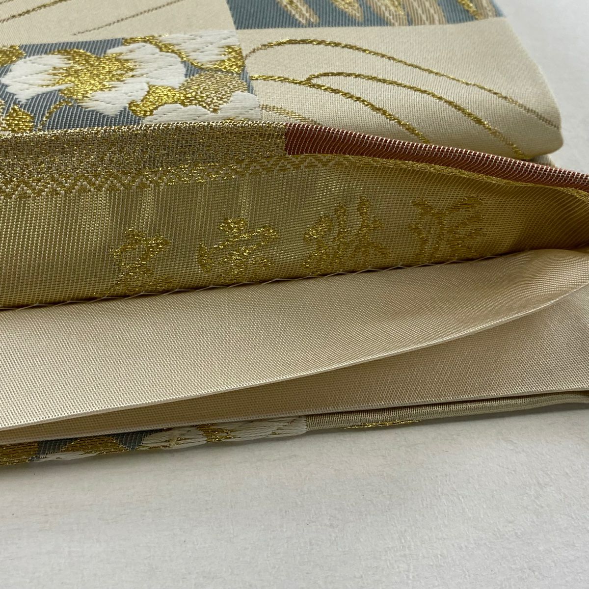 【美品】 袋帶 秀品級 短冊 草花紋 金銀彩 唐織 米色 六通 純蠶絲