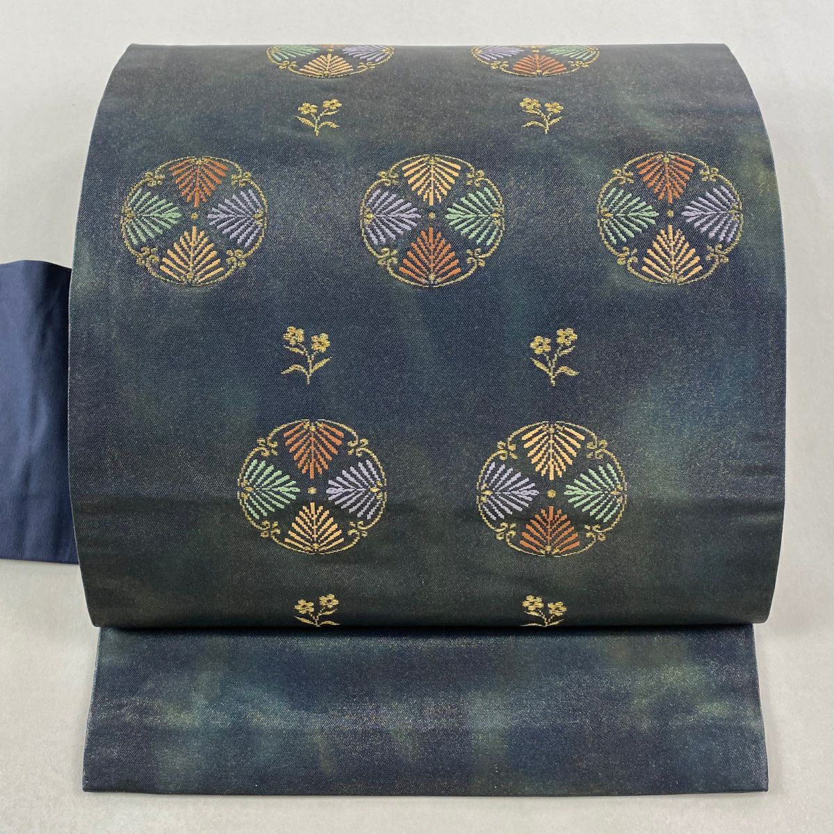 【美品】 名古屋帶 秀品級 若松樹 草花紋 金糸 金金箔 深綠 純蠶絲