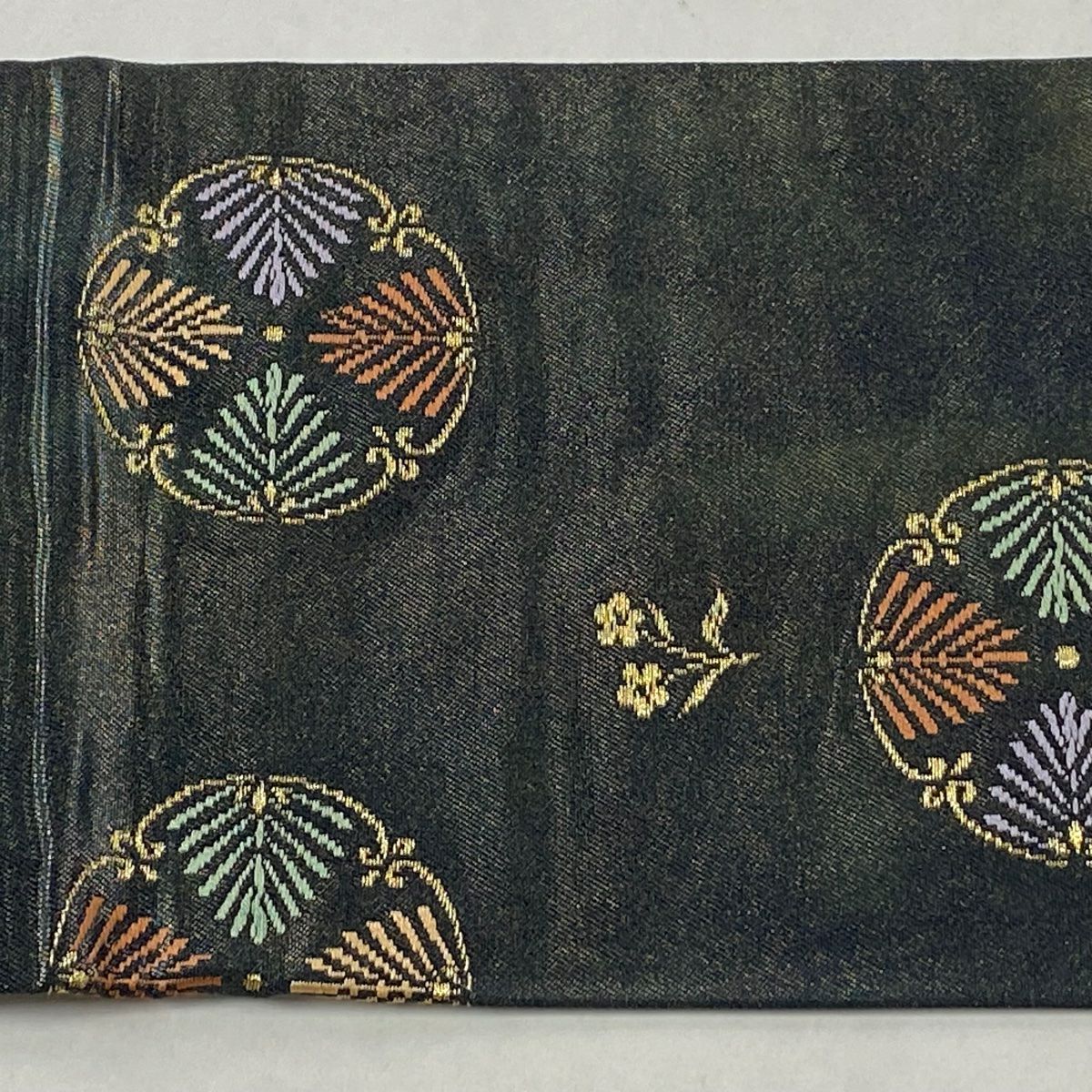 【美品】 名古屋帶 秀品級 若松樹 草花紋 金糸 金金箔 深綠 純蠶絲