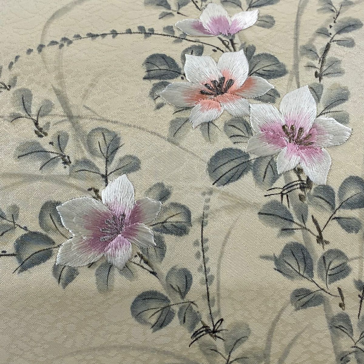 名古屋帶 秀品級 附落款 草花紋刺繡 金銀彩 米色 純蠶絲