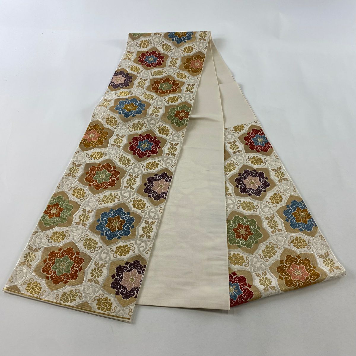 【美品】 袋帶 秀品級 華紋 花唐草紋 唐織 金金箔 灰白 六通 純蠶絲