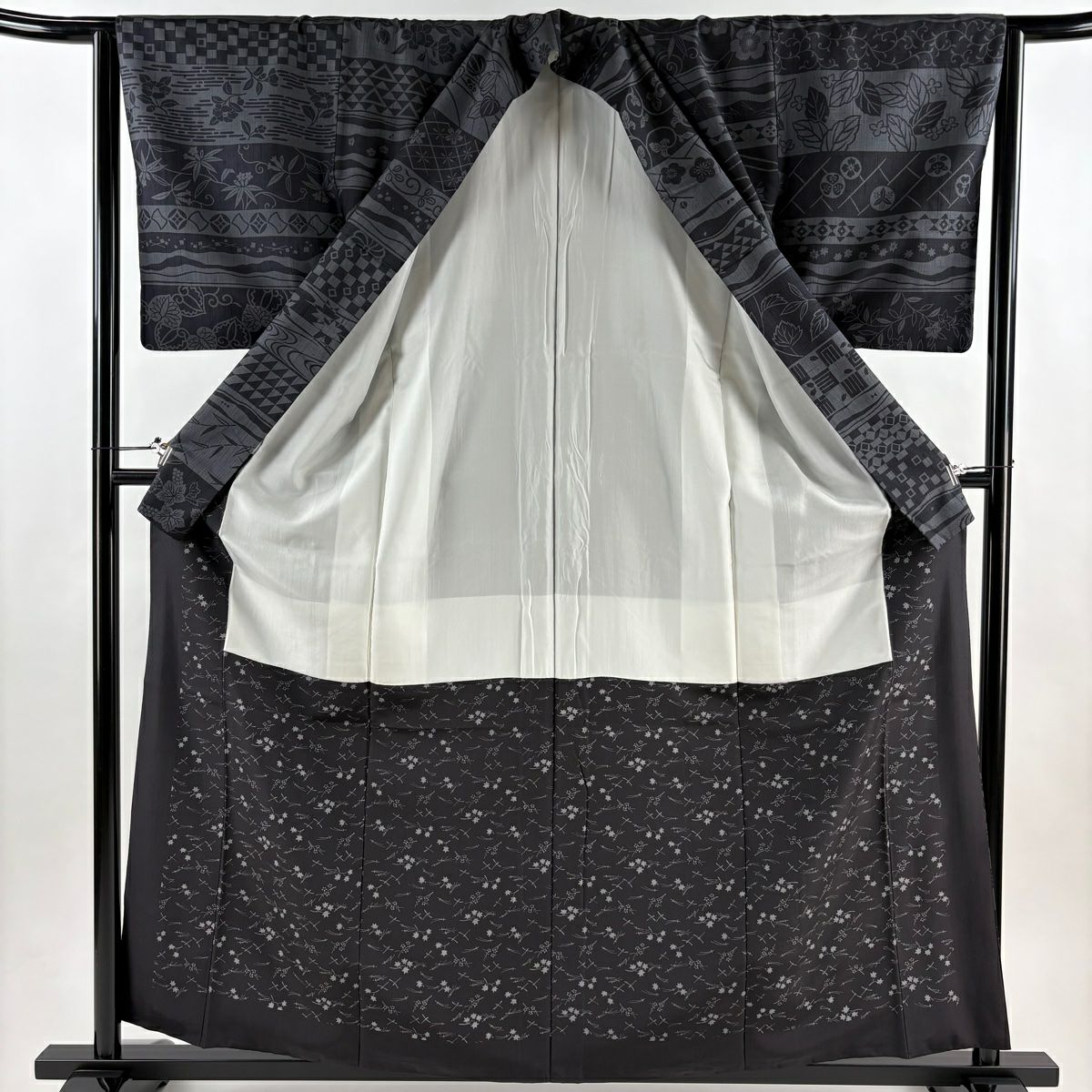 【美品】 小紋 身長160cm 袖長64cm M 雙層 紬織織 千鳥 草花紋 黑灰 純蠶絲 秀品級