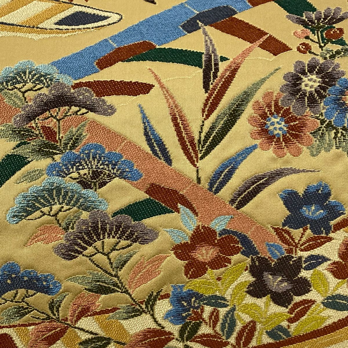 【美品】 袋帶 逸品級 白綾苑大庭 落款 秋草 舟 金金箔 淺茶 六通 純蠶絲