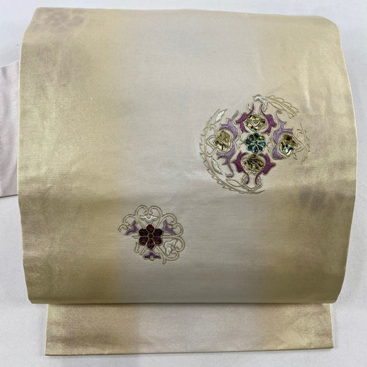 名古屋帶 名品級 螺鈿貝紫 華紋 螺鈿 刺繡 淺豆色 純蠶絲
