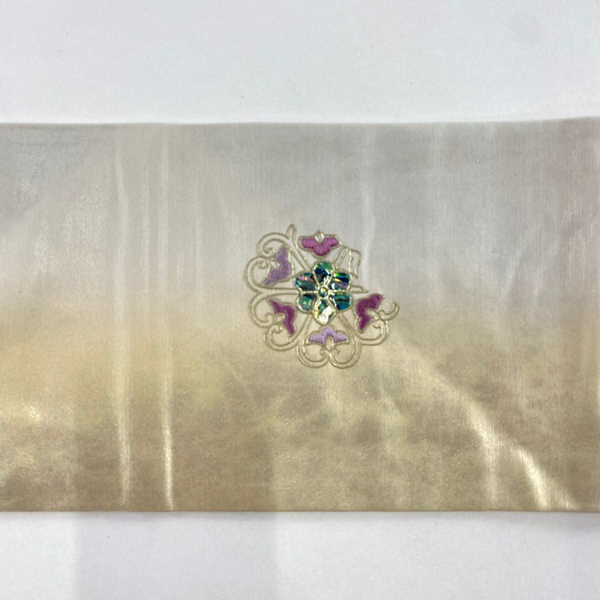 名古屋帶 名品級 螺鈿貝紫 華紋 螺鈿 刺繡 淺豆色 純蠶絲