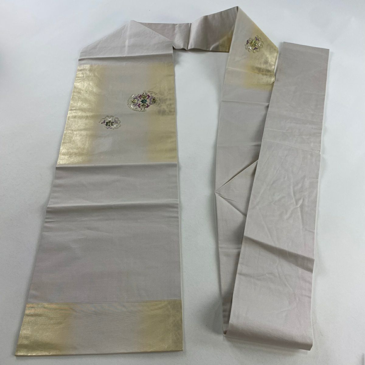 名古屋帶 名品級 螺鈿貝紫 華紋 螺鈿 刺繡 淺豆色 純蠶絲