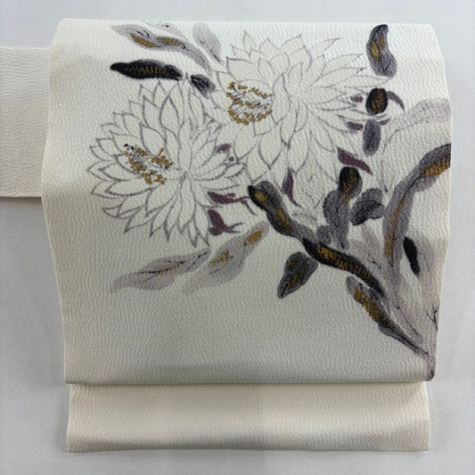 【美品】 名古屋帶 名品級 落款あり 山科春宣 枝花 金銀彩 奶油色 純蠶絲