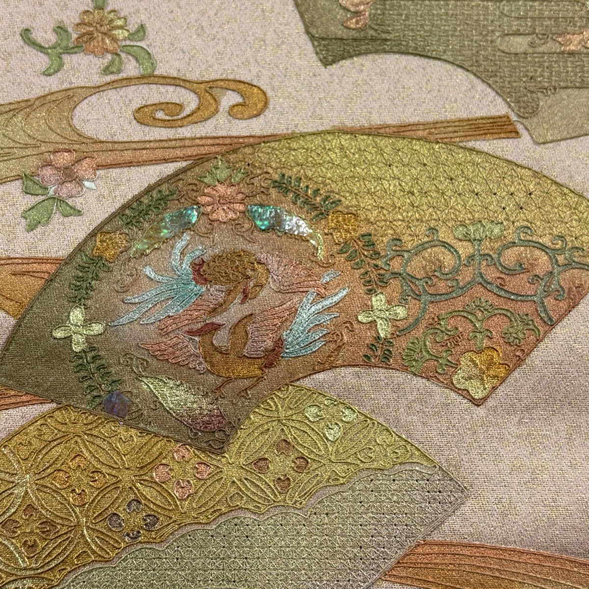 【美品】 袋帶 名品級 關西仕立 扇子面 花鳥 螺鈿 金銀彩 鮭粉紅 お太鼓柄 純蠶絲