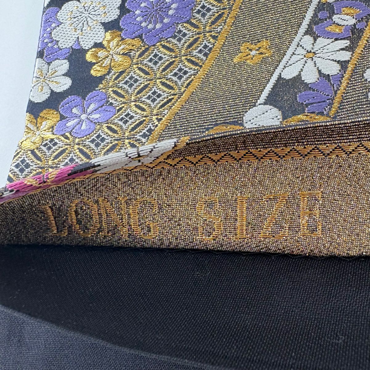 【美品】 袋帶 秀品級 長版 華紋 草花紋紋 唐織 金金箔 黑 六通 純蠶絲