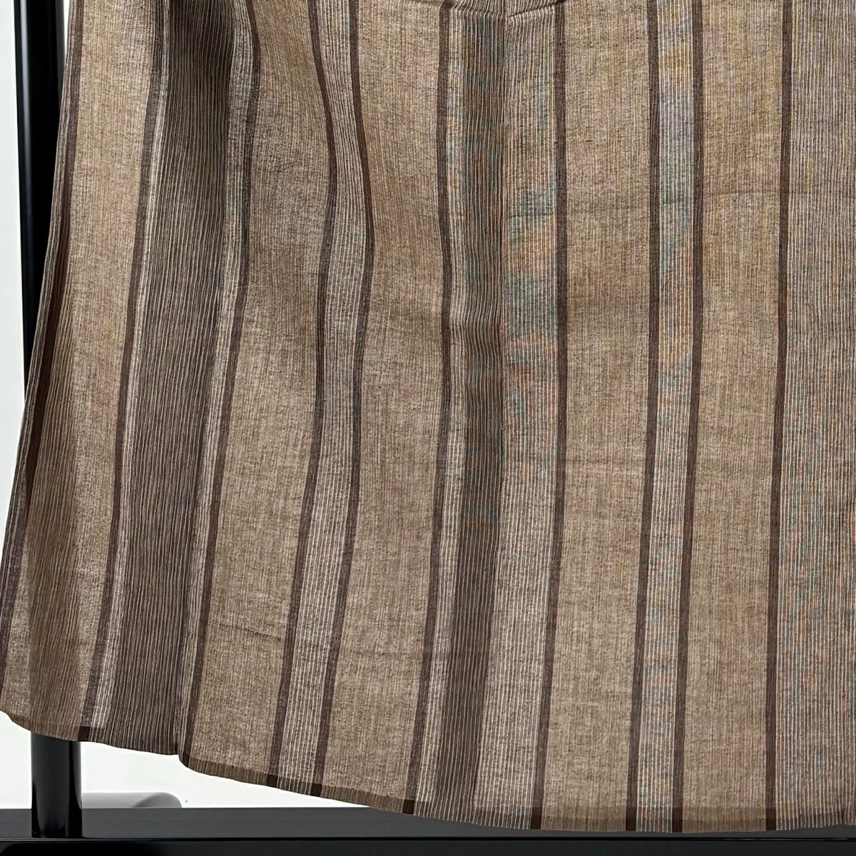 【美品】 紬織 身長156.5cm 袖長63cm S 薄物 夏紬織 鈕襟 縱條 焦茶 純蠶絲 秀品級