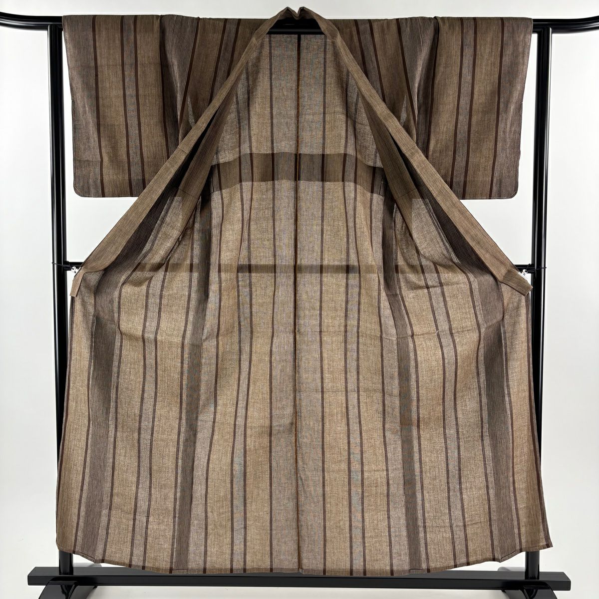 【美品】 紬織 身長156.5cm 袖長63cm S 薄物 夏紬織 鈕襟 縱條 焦茶 純蠶絲 秀品級