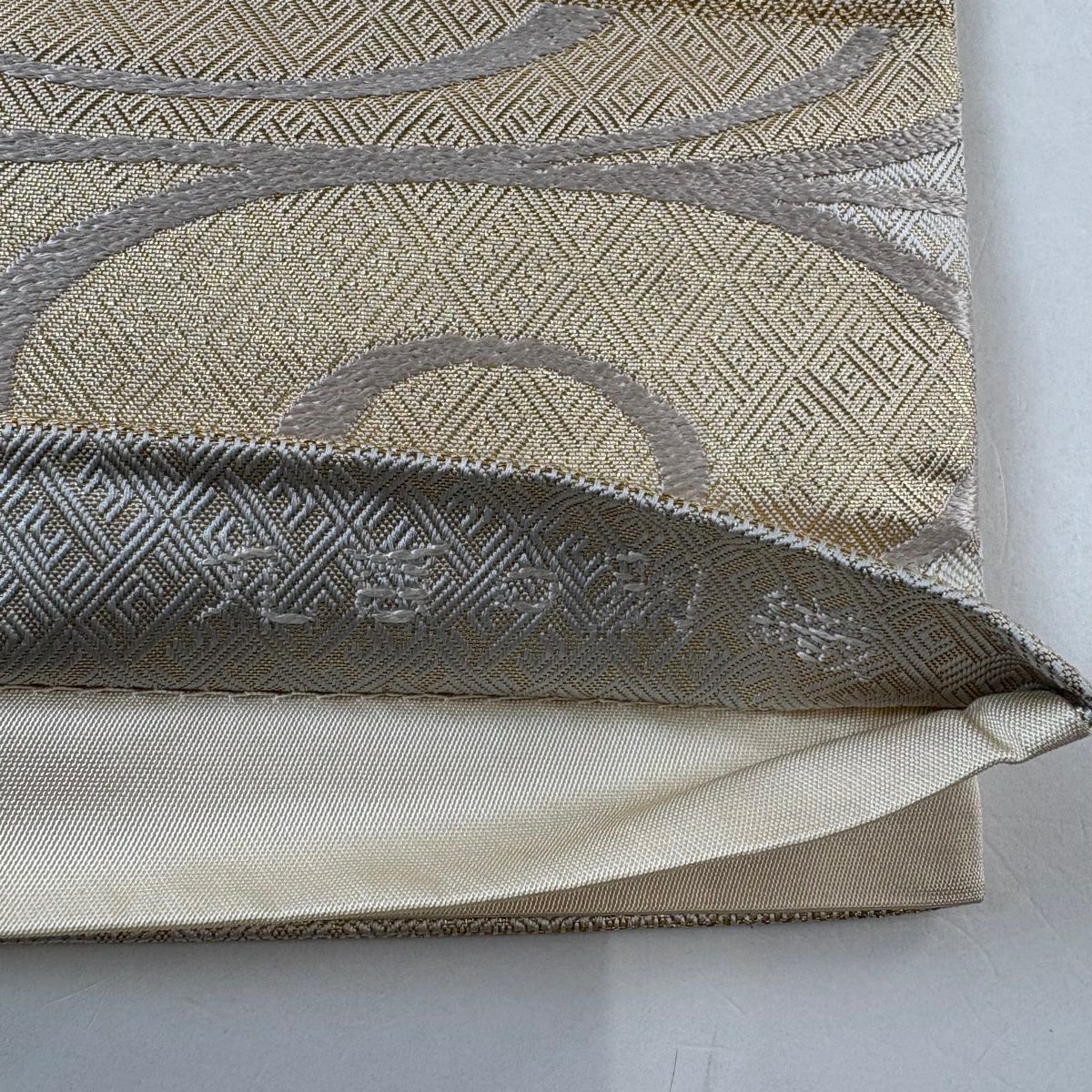 【美品】 袋帶 秀品級 關西仕立 雲水 菱 金金箔 米色 全通 純蠶絲