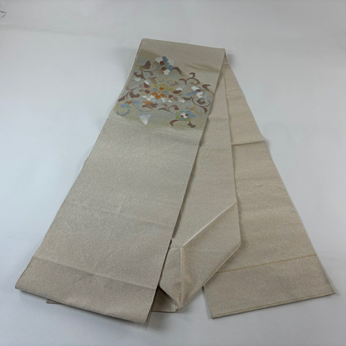 【美品】 名古屋帶 秀品級 八寸名古屋帶 松樹葉仕立 草花紋 金糸 金色 純蠶絲