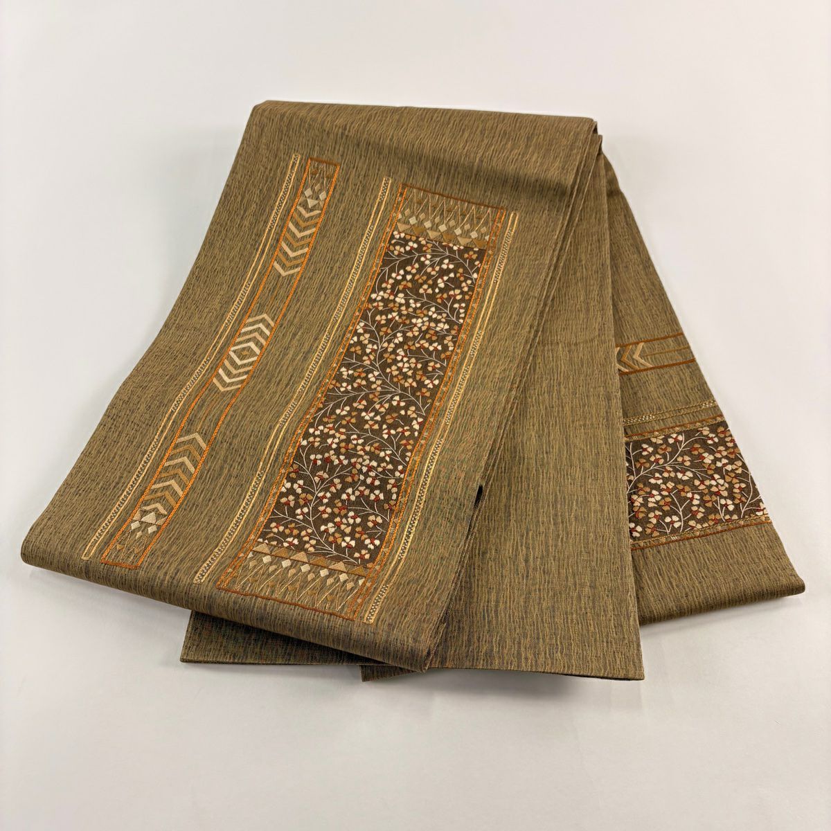 【美品】 袋帶 秀品級 草花紋 金糸 茶 お太鼓圖案 純蠶絲