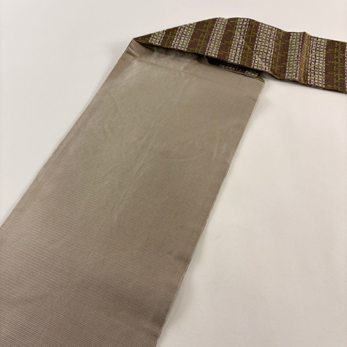 【美品】 名古屋帶 秀品級 幾何學 小豆 純蠶絲