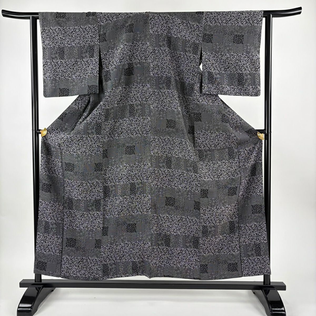 【美品】 小紋 身長156.5cm 袖長63cm S 雙層 胴抜 花唐草紋 生物 黑 純蠶絲 逸品級