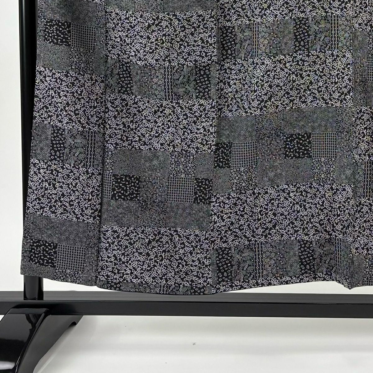【美品】 小紋 身長156.5cm 袖長63cm S 雙層 胴抜 花唐草紋 生物 黑 純蠶絲 逸品級
