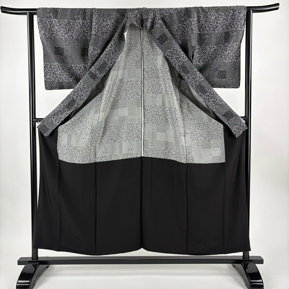 【美品】 小紋 身長156.5cm 袖長63cm S 雙層 胴抜 花唐草紋 生物 黑 純蠶絲 逸品級