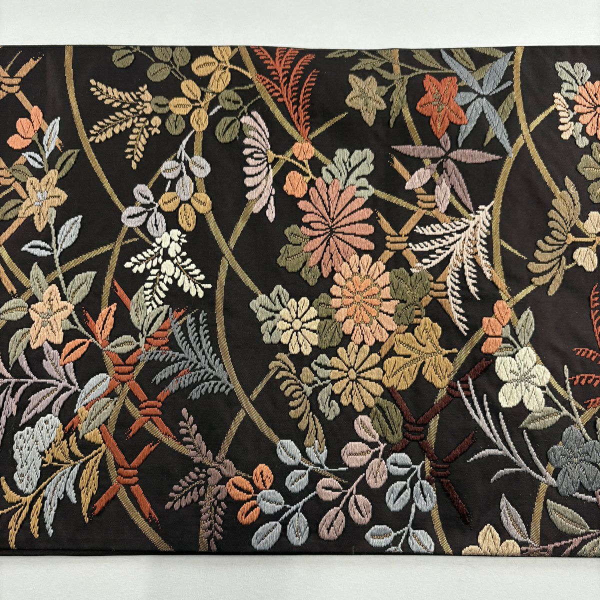 【美品】 袋帶 秀品級 秋草 芝 刺繡 金金箔 濃紫 六通 純蠶絲