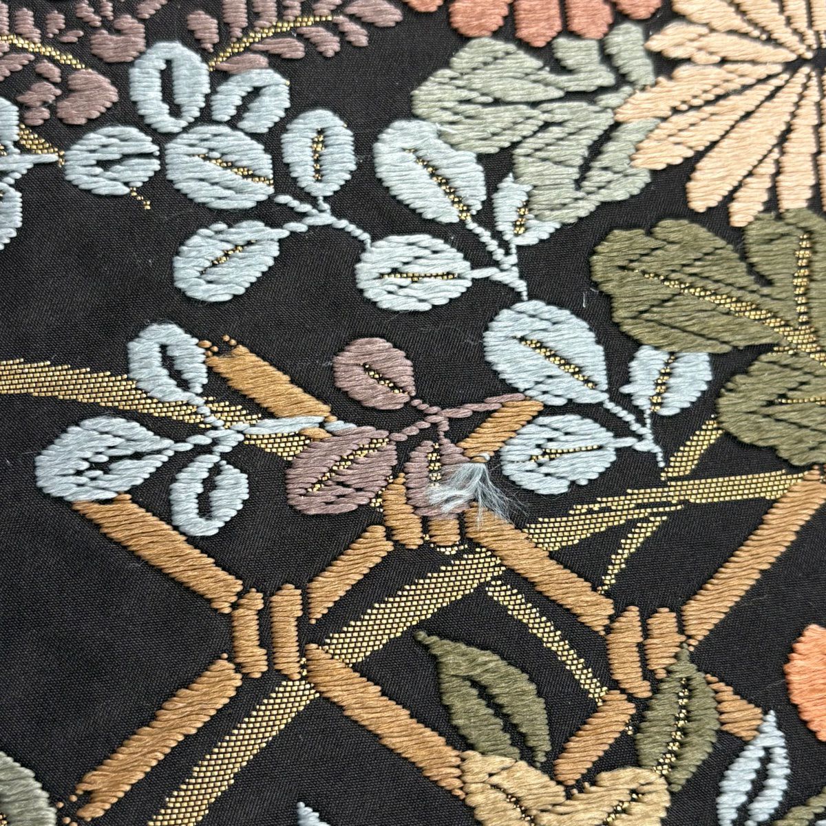 【美品】 袋帶 秀品級 秋草 芝 刺繡 金金箔 濃紫 六通 純蠶絲