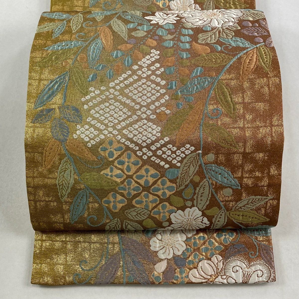 【美品】 袋帶 秀品級 草花紋紋 菱 金金箔 茶 六通 純蠶絲