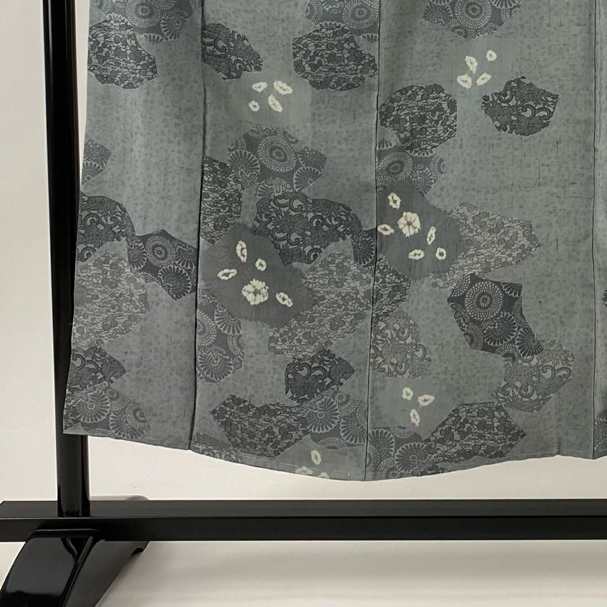 【美品】 小紋 身長152cm 袖長61cm S 雙層 紬織織 菊花 寄花紋 絞染紬織織 灰色 純蠶絲 秀品級