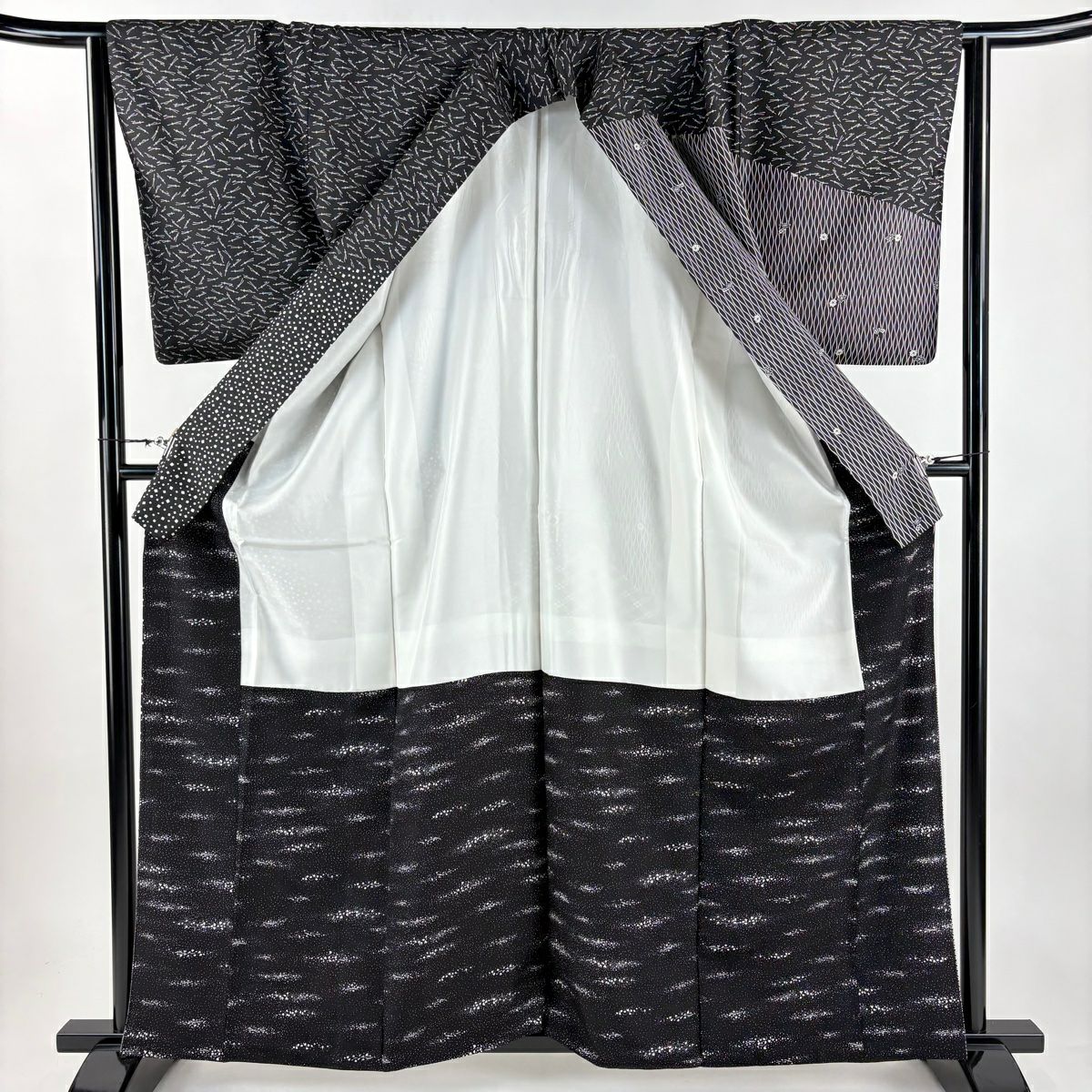【美品】訪問服 身長163cm 袖長64.5cm M 雙層 紬織織 落款あり よろけ縞 葉紋 黑 純蠶絲 名品級