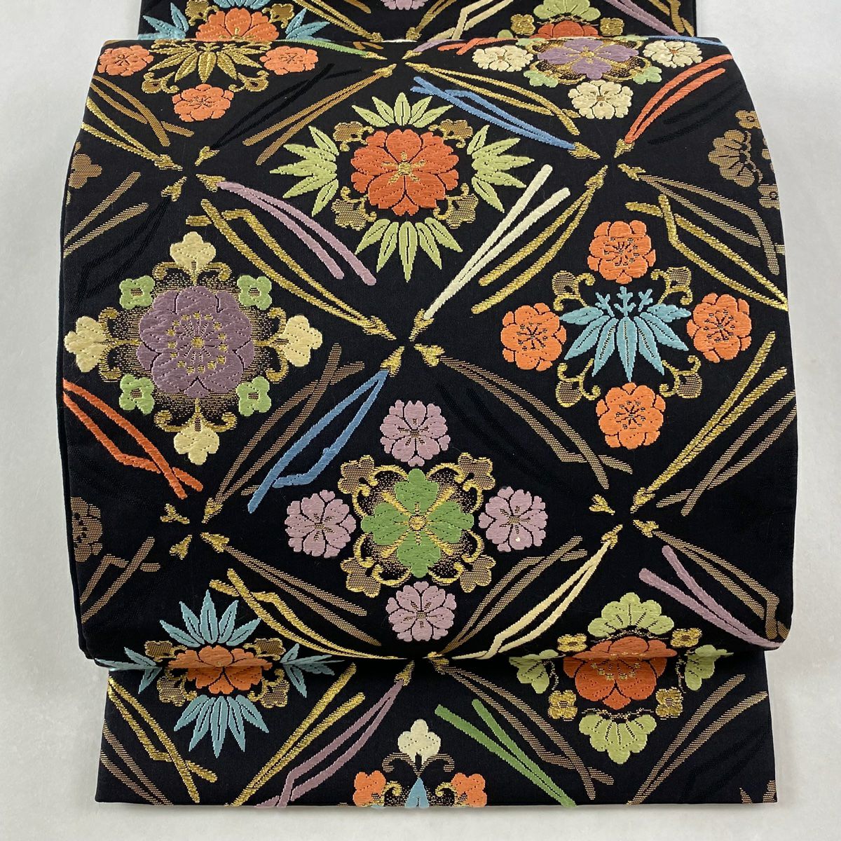 【美品】 袋帶 逸品級 花 松樹葉 金絲 唐織 黑 六通 純蠶絲
