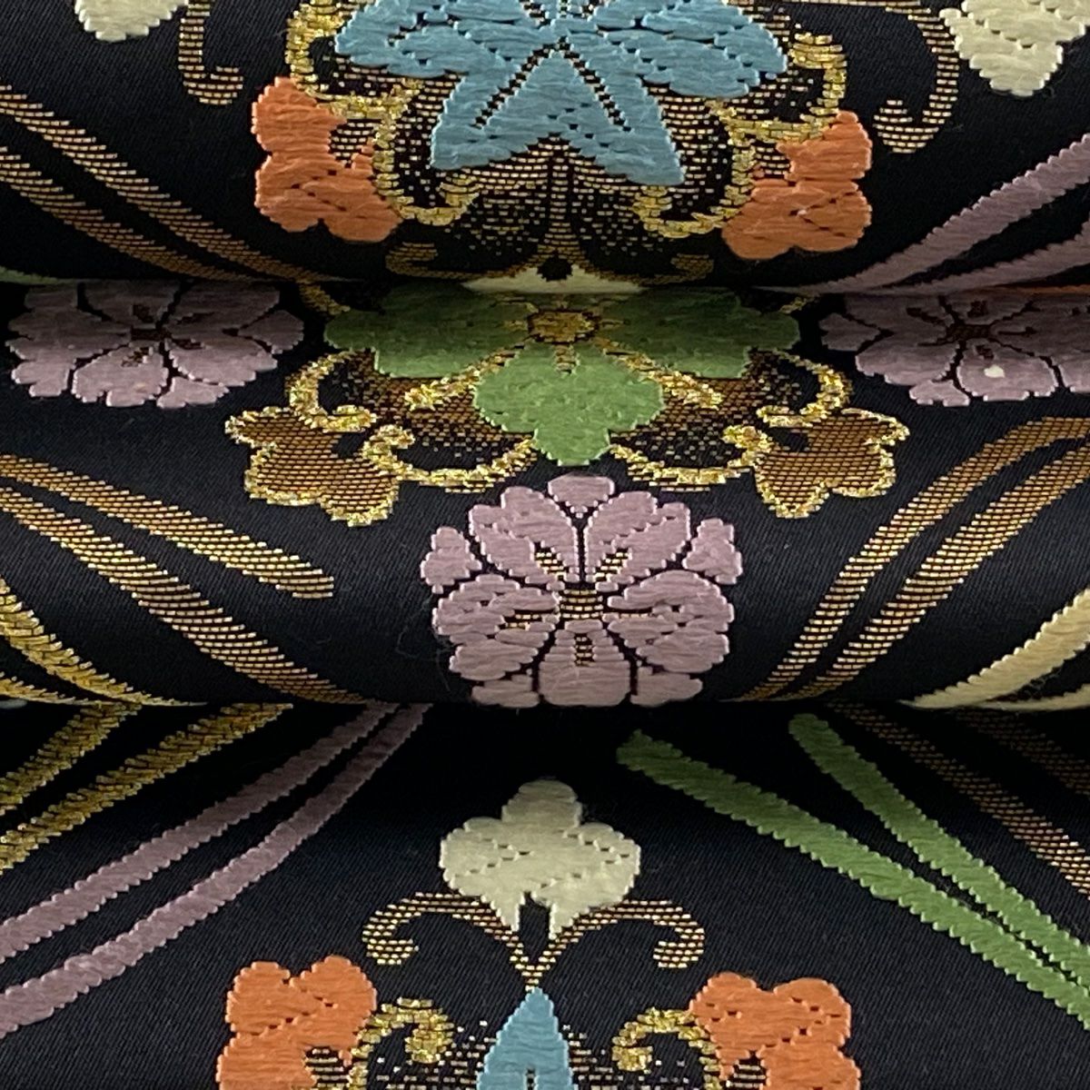 【美品】 袋帶 逸品級 花 松樹葉 金絲 唐織 黑 六通 純蠶絲
