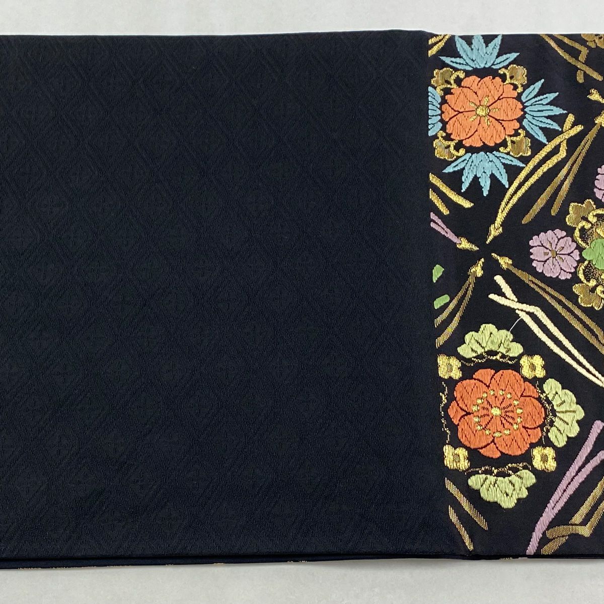 【美品】 袋帶 逸品級 花 松樹葉 金絲 唐織 黑 六通 純蠶絲