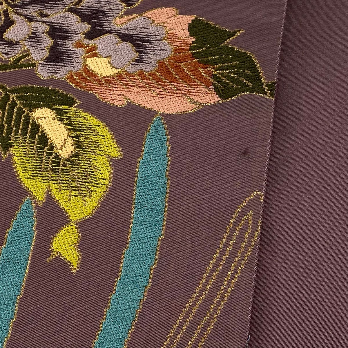 【美品】 袋帶 逸品級 白綾苑大庭 落款あり 關西仕立 花束 金金箔 灰紫 六通 純蠶絲
