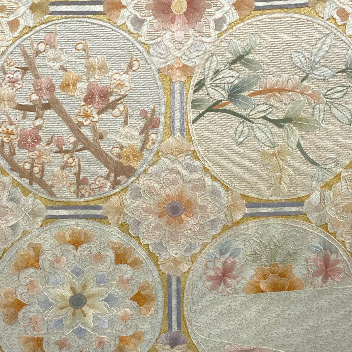 袋帶 逸品級 格天井 枝梅花 刺繡 金金箔 奶油色 大鼓圖案 純蠶絲