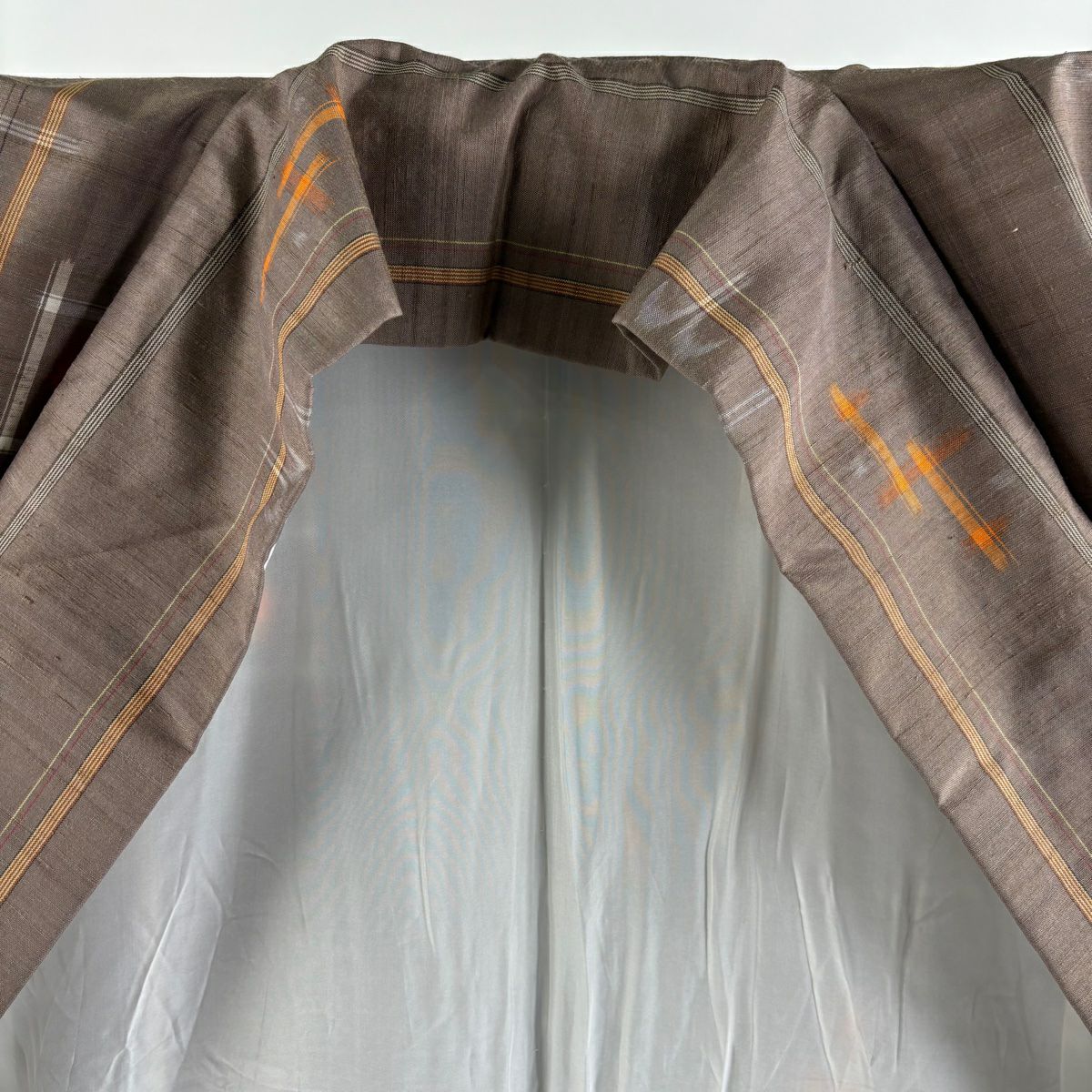 【美品】 紬織 身長153.5cm 袖長62cm S 雙層 琉球本紬織 證書齊全 燕紋 縞紋 灰茶 純蠶絲 逸品級