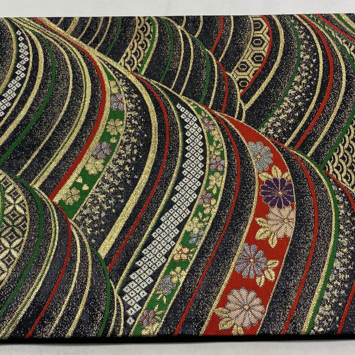 【美品】 袋帶 秀品級 波 草花紋 金金箔 黑 六通 純蠶絲